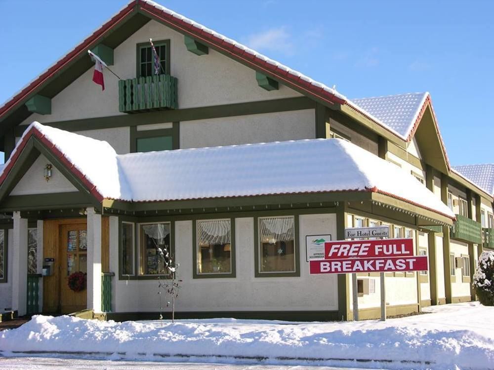 Stork Nest Inn Smithers Exteriör bild